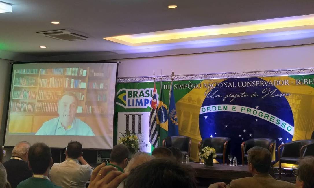 Jair Bolsonaro faz transmissão ao vivo para o 3° realizado em Ribeirão Preto (SP) Foto: Divulgação