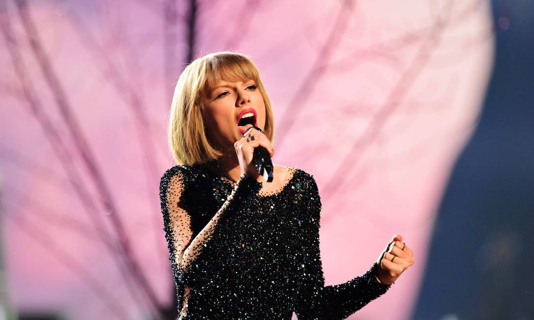 Fãs da cantora Taylor Swift criaram conta em banco digital para poder comprar ingressos antecipadamente Foto: Robyn Beck / AFP