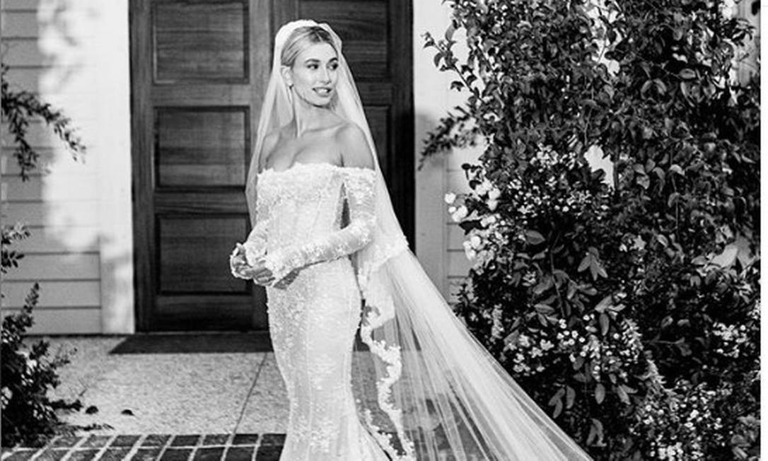 Hailey Bieber Revela Vestido Do Casamento Com Justin Biebier