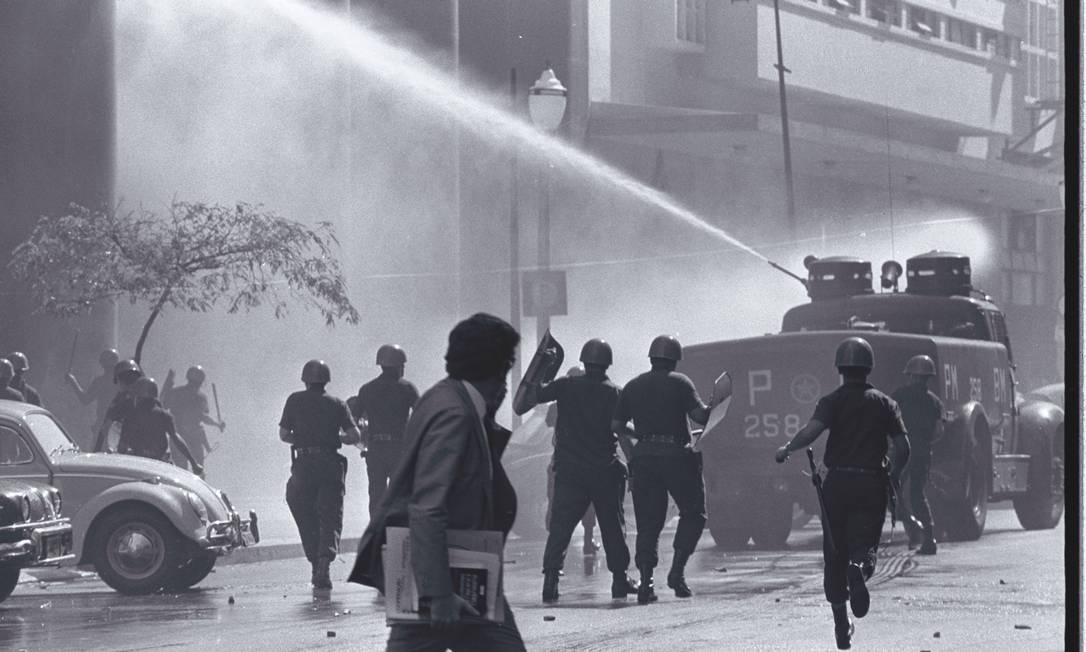 Manifestantes contra a ditadura militar em 1968 Foto: Agência O Globo