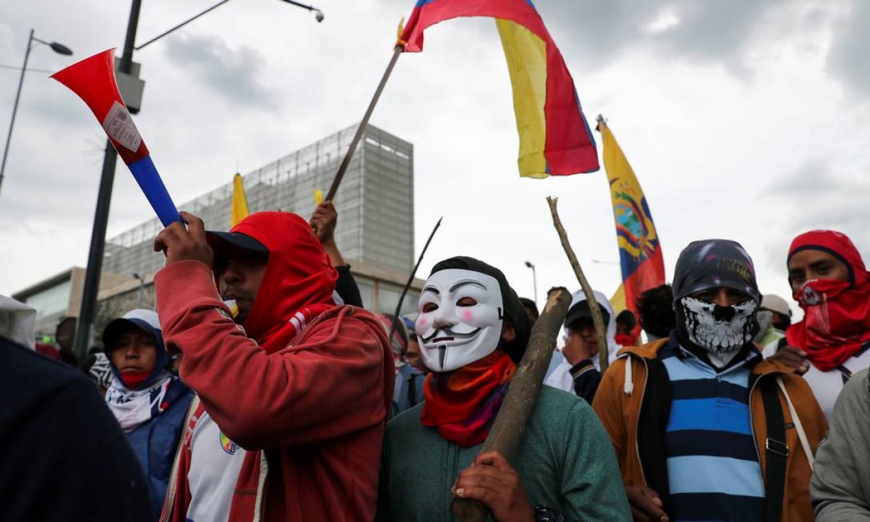 Nesta terça-feira, novos confrontos ocorreram no Congresso, que chegou a ser invadido por manifestantes Foto: IVAN ALVARADO / REUTERS