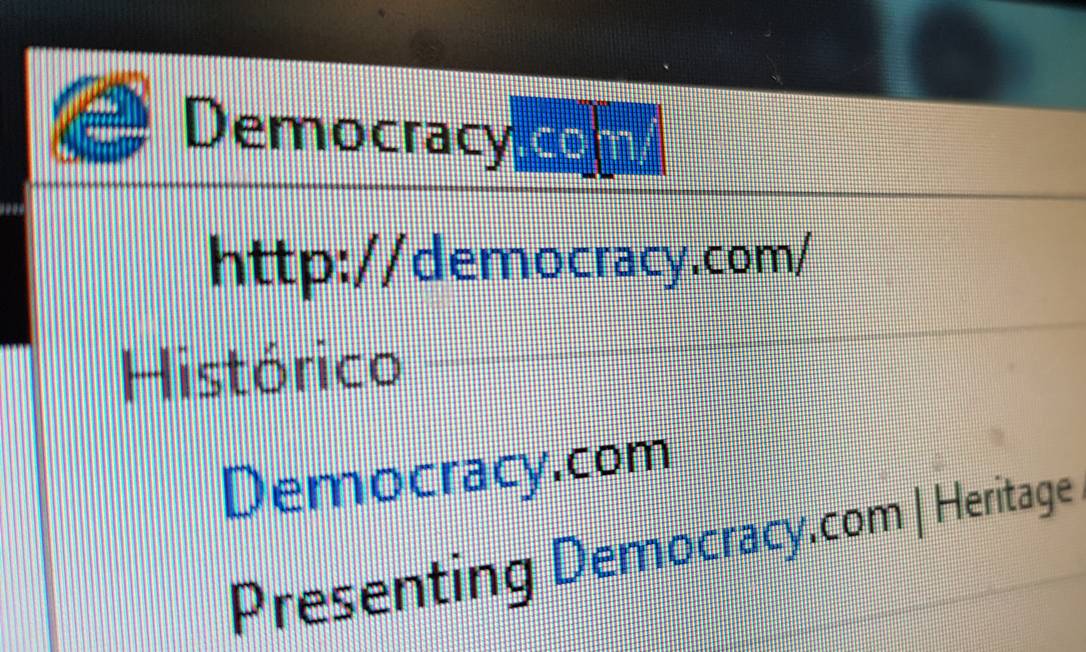 O domínio Democracy.com será leiloado, com lance inicial de US$ 300 mil Foto: O Globo