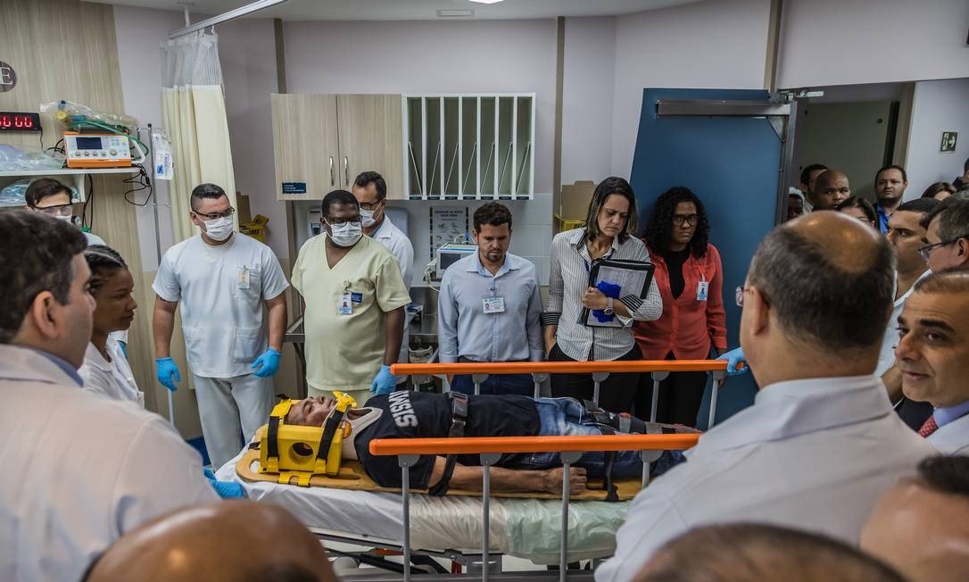 Nova sala de trauma do Hospital estadual Azevedo Lima: Witzel assistiu a simulações Foto: Magá Jr / Divulgação / Governo do Rio