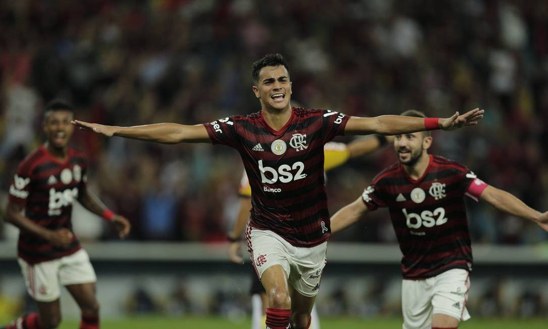Reinier comemora o terceiro gol do Flamengo sobre o Atl&eacute;tico-MG Foto: Alexandre Cassiano / Alexandre Cassiano