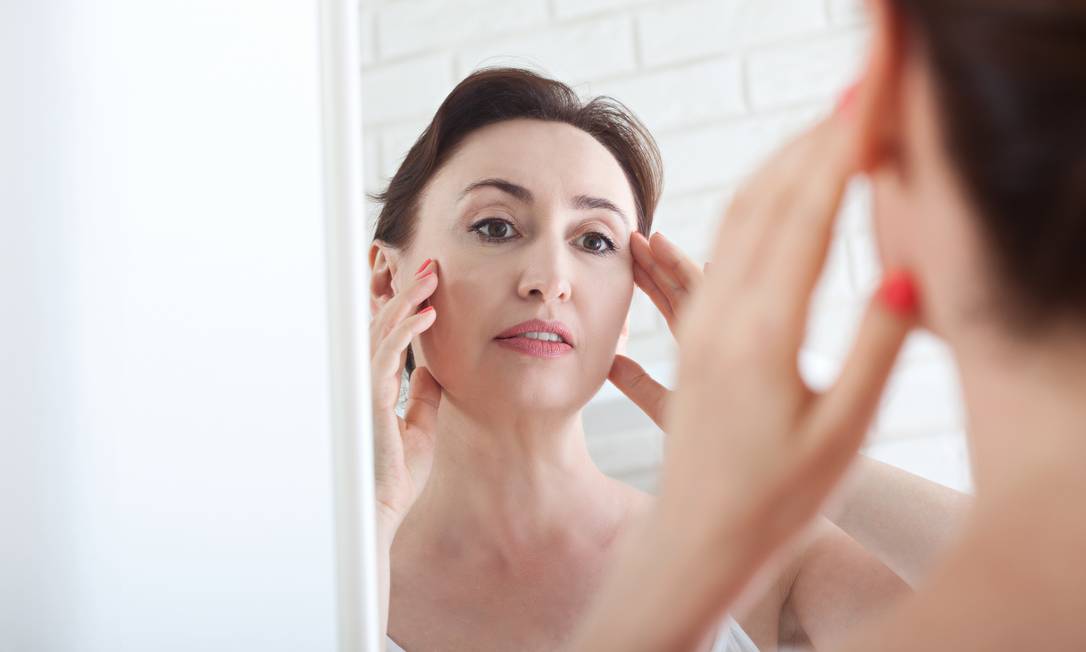 Mudanças na pele causadas pela menopausa podem ser atenuadas por produtos e tratamentos Foto: Victor_69 / Getty Images/iStockphoto