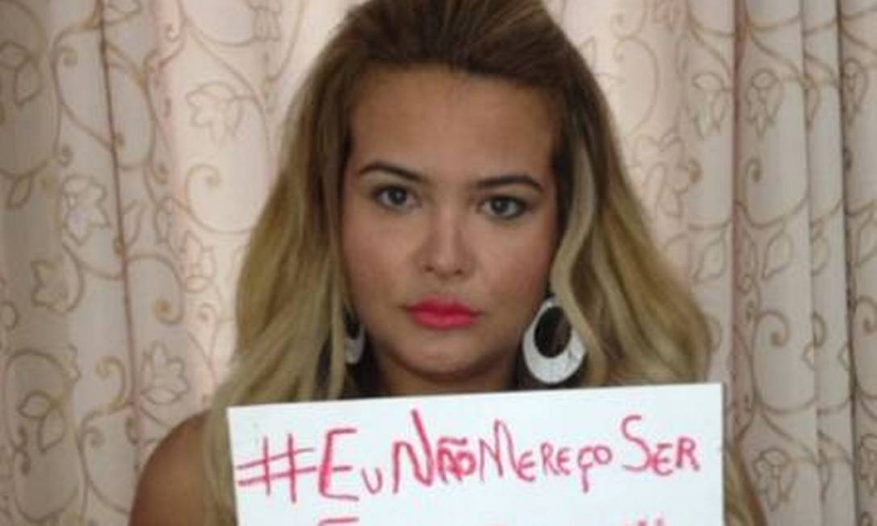 Apoiando a camapnha "Eu não mereço ser estuprada" Foto: Reprodução - 06/04/2014