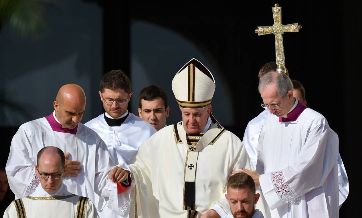 Papa Francisco em cerimônia de canonização de beatos, entre eles a baiana Irmã Dulce Foto: ALBERTO PIZZOLI / AFP
