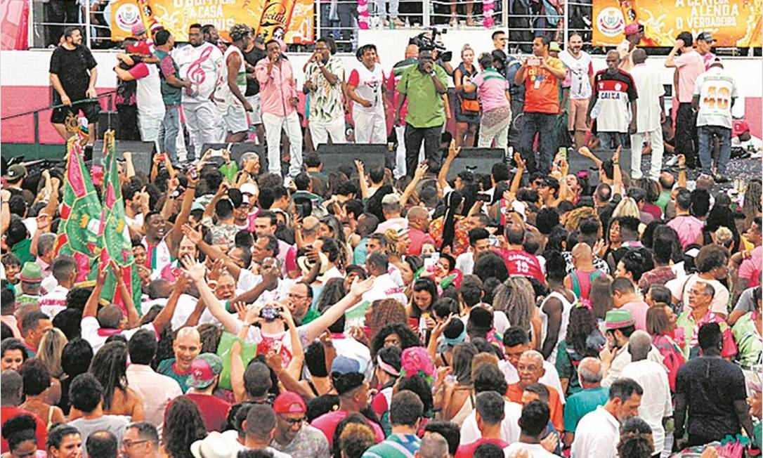  Quadra cheia na final de samba-enredo: viés político permanece Foto: Thiago Mattos/divulgação