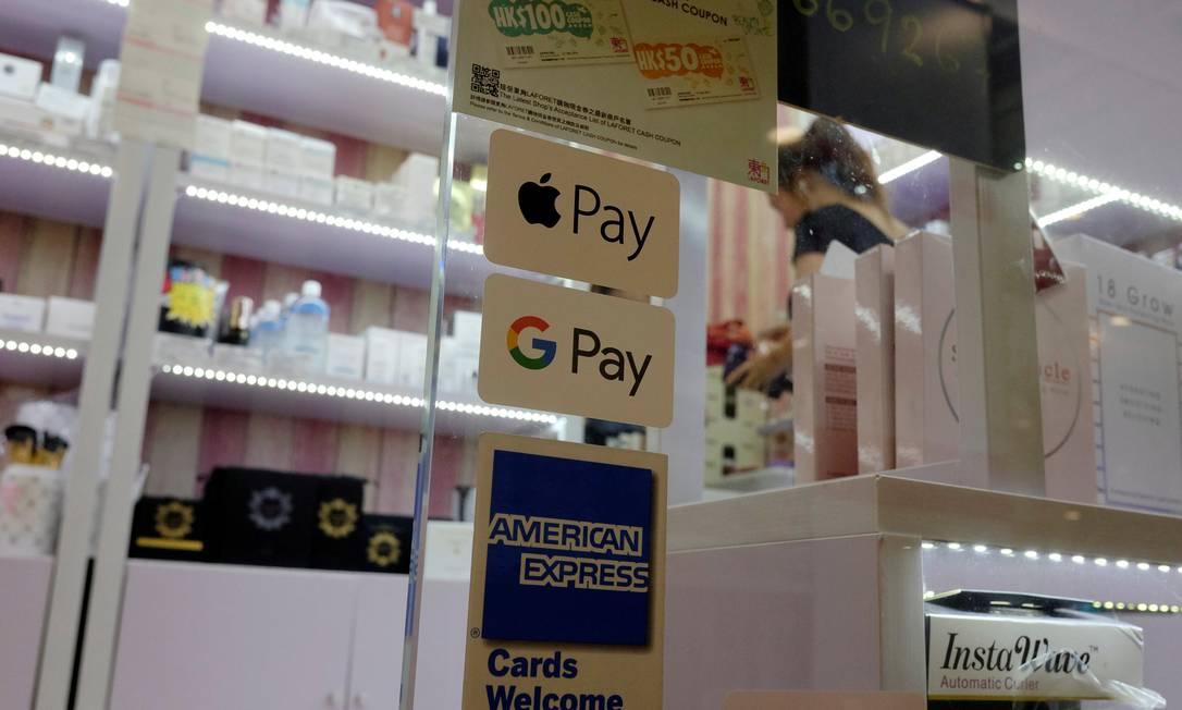 Google Pay passa a aceitar cartão de débito em sua plataforma Foto: Bobby Yip / Agência O Globo