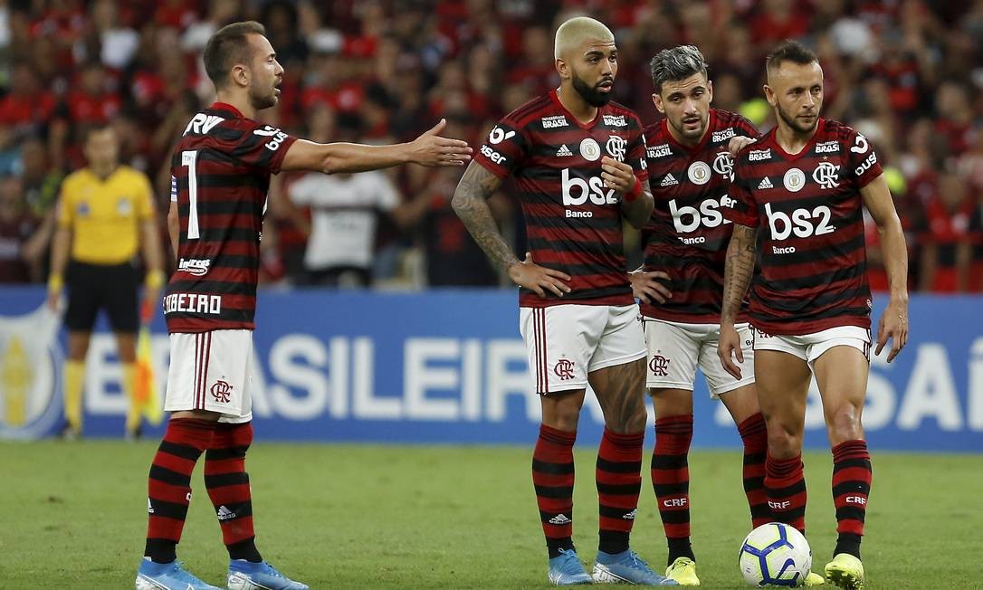 Rafinha pode voltar ao Flamengo a tempo de enfrentar o Grêmio Foto: Marcelo Theobald / Agência O Globo