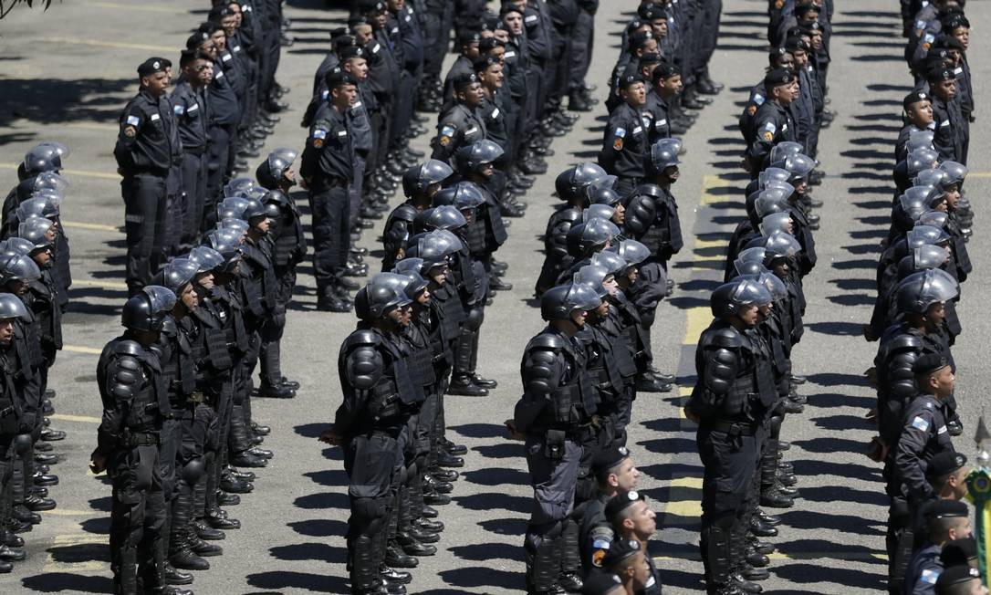 Policiais militares perfilados no Batalhão de Choque Foto: Gabriel de Paiva / Agência O Globo