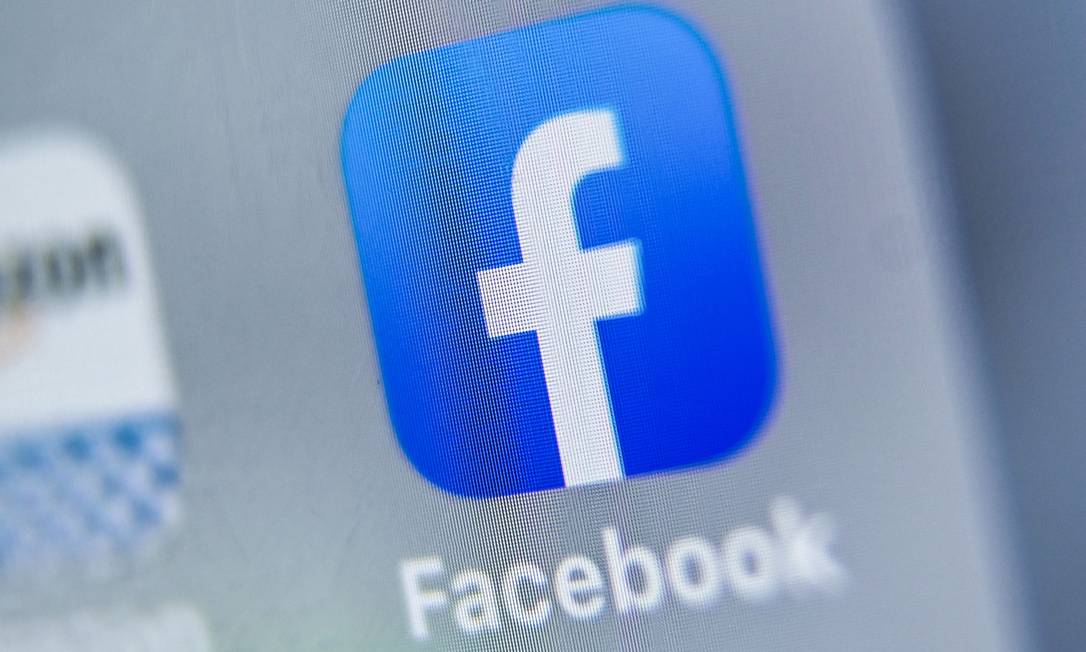 (FILES) In this file photo taken on August 28, 2019 (FILES) This file photo taken on August 28, 2019 shows the logo of US online social media and social networking service, Facebook displayed on a tablet in Lille, France. - The US government on Friday urged tech giants to allow police to read encrypted messages, saying access was essential to prevent serious crime despite privacy concerns. (Photo by DENIS CHARLET / AFP) Foto: DENIS CHARLET / AFP