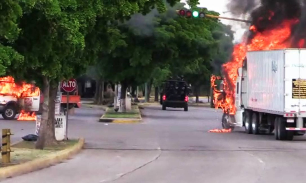 Traficantes do Cartel de Sinaloa obrigam polícia do México a libertar