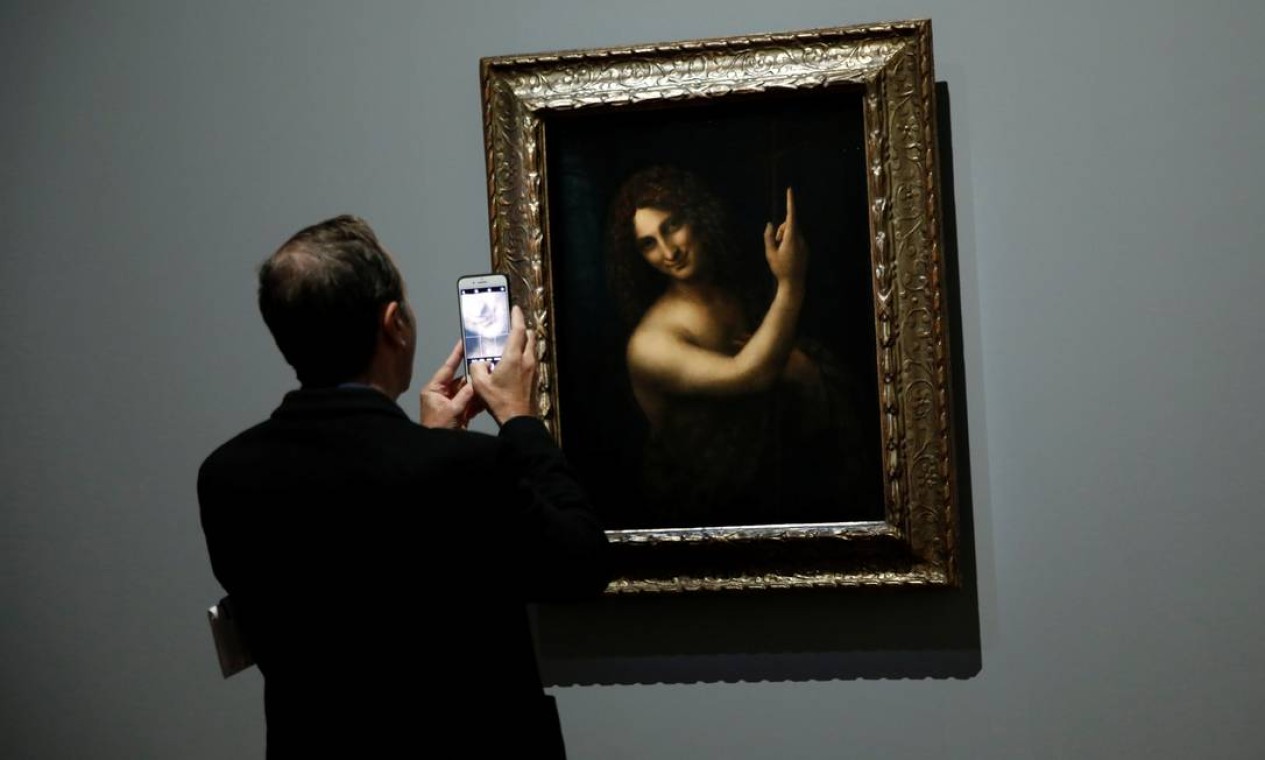 'São João Batista', uma das cinco telas de Da Vinci que integram o acervo do Louvre. O museu da capital francesa tem o maior conjunto de pinturas do artista reunido numa uma única instituição. Foto: BENOIT TESSIER / REUTERS
