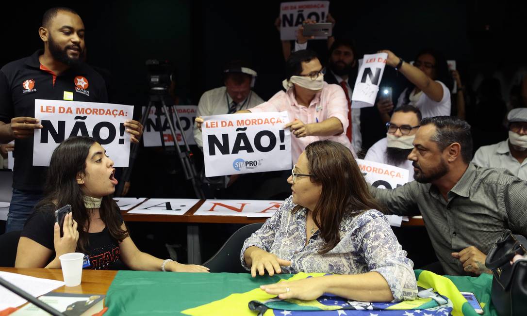 Tramitação na Câmara dos Deputados é marcada por protestos e discussões Foto: Jorge William / Agência O Globo