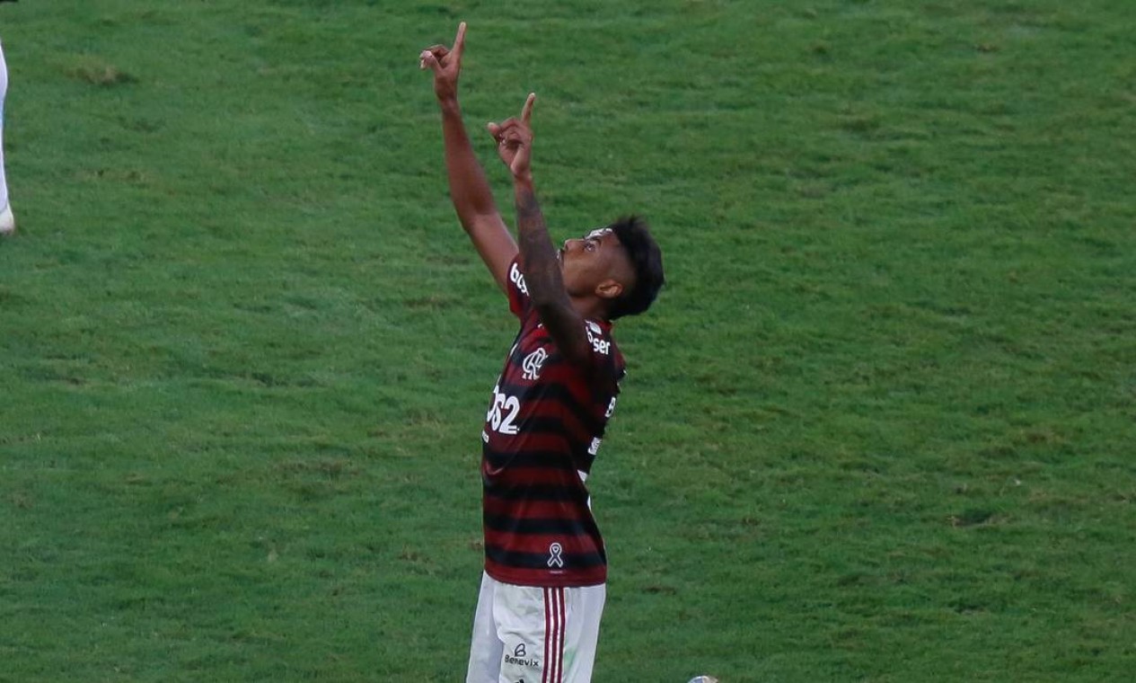 Bruno Henrique comemora o primeiro gol da vitória do Flamengo sobre o Grêmio Foto: Marcelo Regua / Marcelo Regua