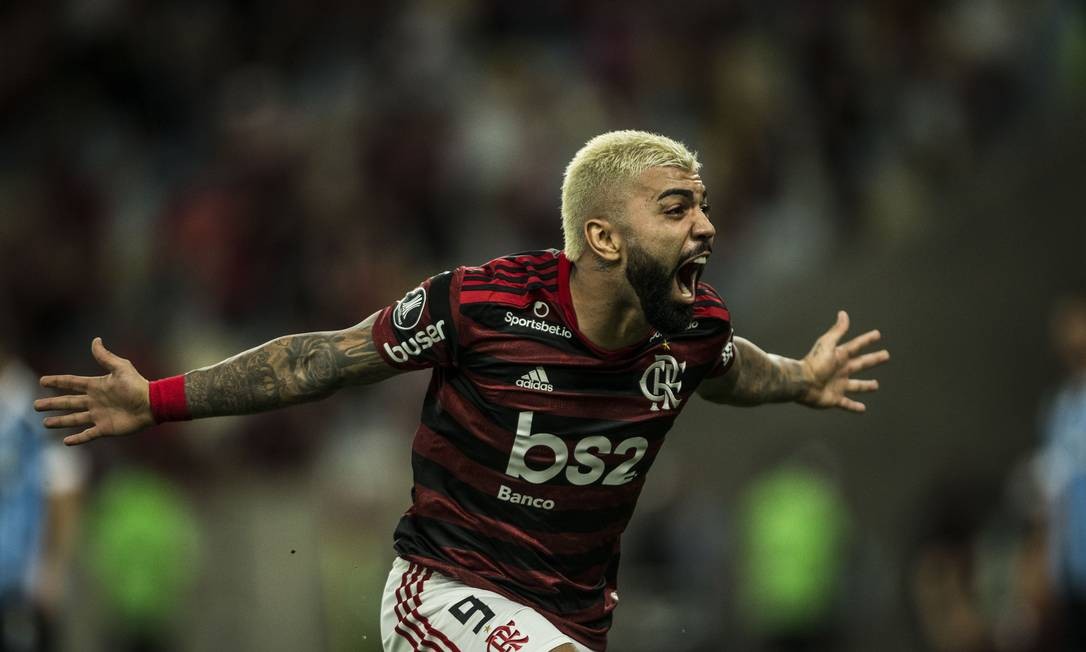 Gabigol comemora um de seus dois gols nos 5 a 0 do Flamengo sobre o Grêmio Foto: Guito Moreto / Guito Moreto