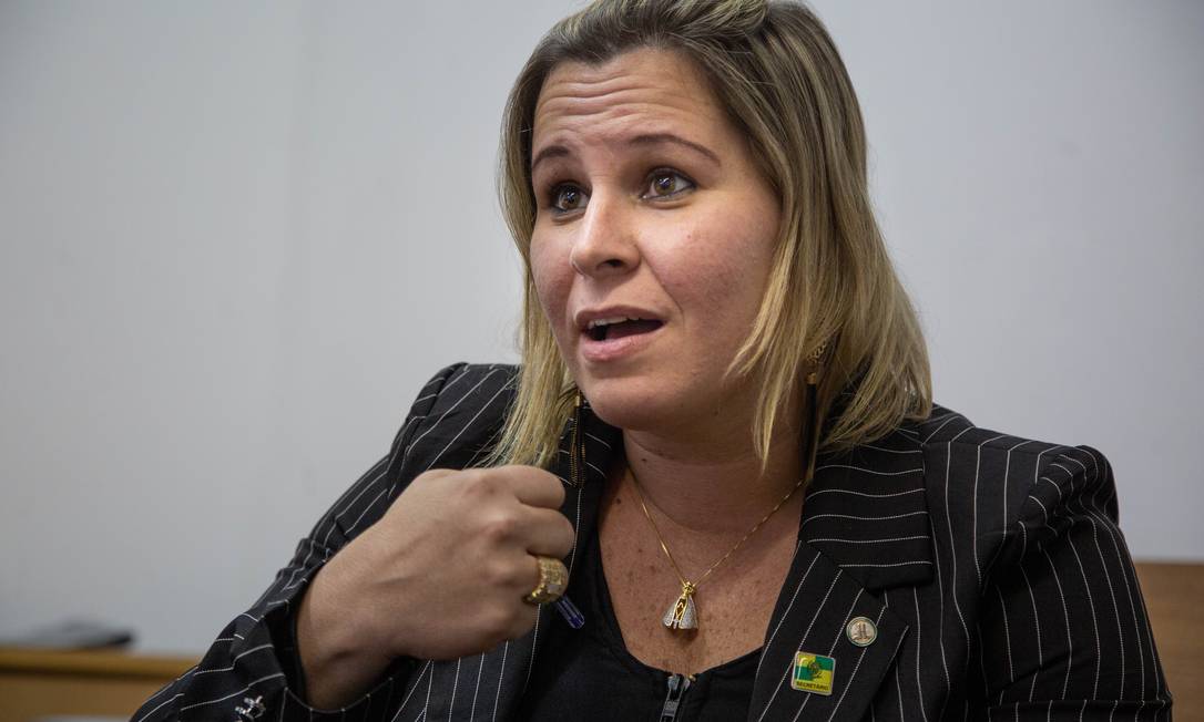 Major Fabiana deixa governo Witzel e diz que é fiel à família Bolsonaro ...