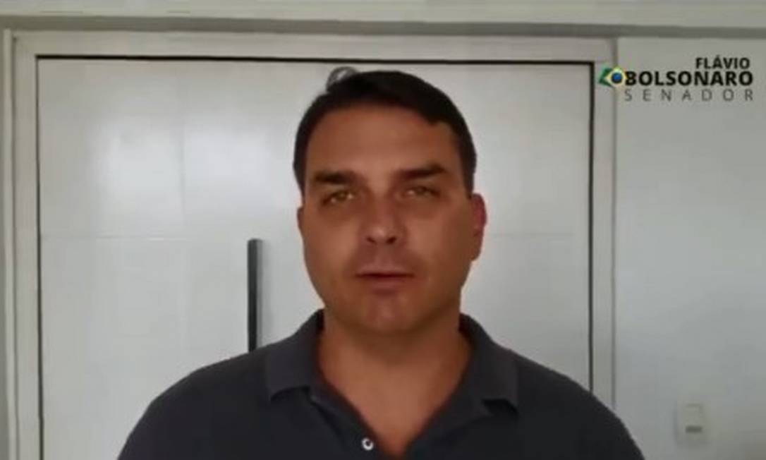 Flávio Bolsonaro Nega Relação Com Queiroz E Diz Que Ex Assessor Reclama