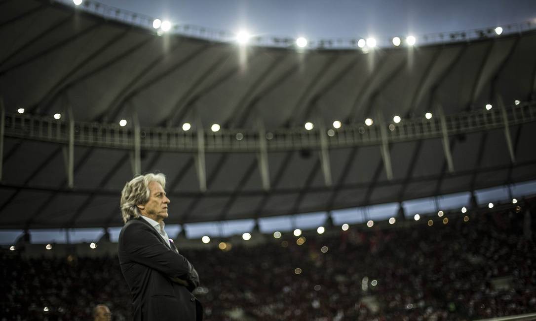 Jorge Jesus no Maracanã, sua nova casa Foto: Guito Moreto / Agência O Globo