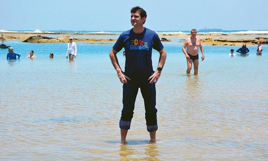 O ministro do Turismo, Marcelo Álvaro Antônio, disse ontem que praias estão aptas para turismo; no mesmo dia, manchas foram vistas em novas regiões em Pernambuco e na Bahia Foto: Agência O Globo