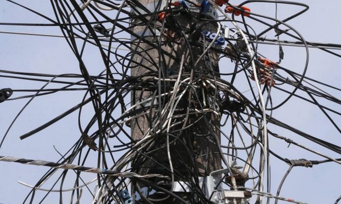 Um furto de energia elétrica é registrado a cada 12 horas na polícia do Rio  - Jornal O Globo