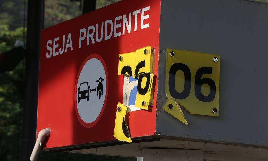 Pelas contas da prefeitura, desde o início da cobrança de pedágio, em 1998, até o fim de 2018, passaram pela via 151.282.630 veículos a mais do que havia sido projetado na modelagem financeira da concessão Foto: Fabiano Rocha / Agência O Globo