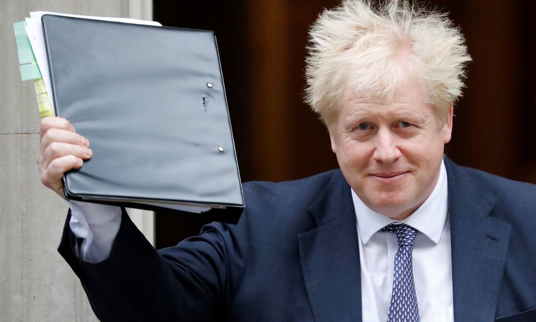 Primeiro-ministro Boris Johnson ao sair de sua residência oficial Foto: TOLGA AKMEN / AFP/23-10-2019