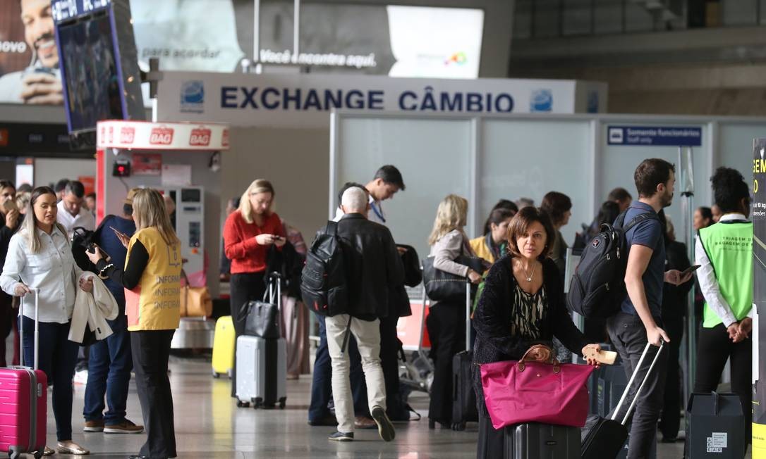 Aeroporto Internacional Tom Jobim: com fim de tarifa, taxa de embarque para voos internacionais pode cair a metade Foto: Fabiano Rocha / Fabiano Rocha