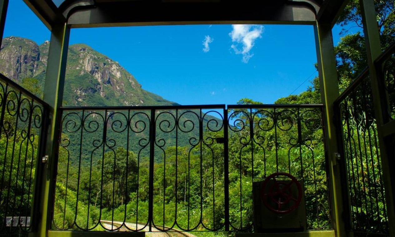 O vagão Barão de Serro Azul tem serviço de luxo e uma varanda panorâmica, que oferece as melhores vistas da viagem Foto: Divulgação