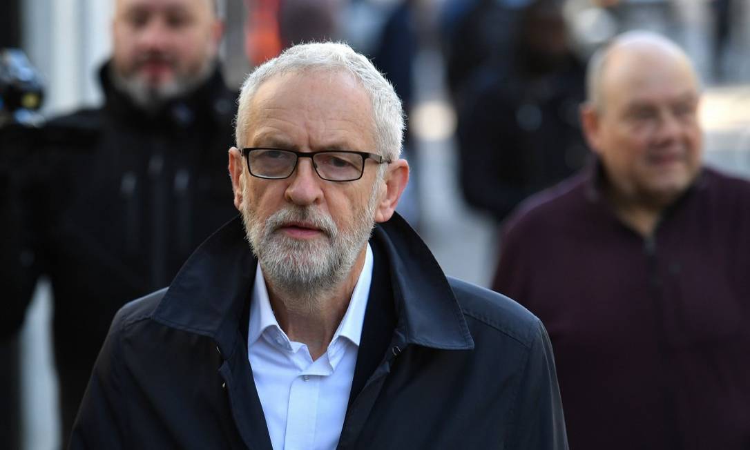 Líder do Partido Trabalhista, Jeremy Corbyn concordou em apoiar novas eleições Foto: DANIEL LEAL-OLIVAS / AFP