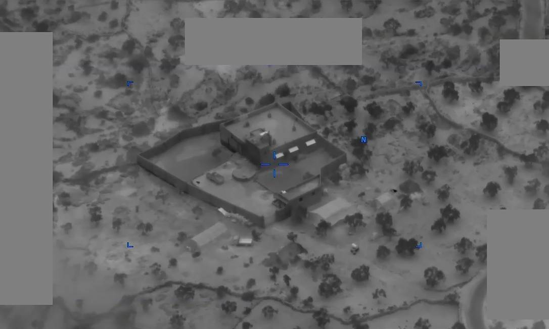 Imagem da casa onde se escondia Abu Bakr al-Baghdadi, no Noroeste da Síria. Militares dos EUA dizem que líder do Estado Islâmico vivia sem Internet ou qualquer tipo de conexão com o mundo exterior Foto: DEPARTMENT OF DEFENSE / via REUTERS