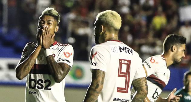 Flamengo fica no empate com o Goiás e vê Palmeiras abrir nove