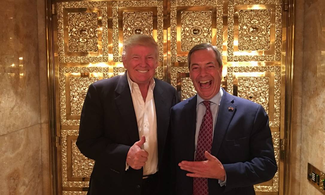 Trump e Nigel Farage, em foto de 2016 Foto: Infoglobo