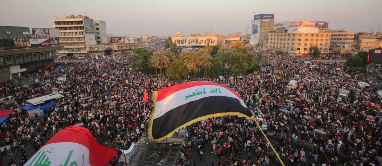 Manifestantes ocupam a praça Tahrir, no Egito, durante os protestos antigoverno Foto: AHMAD AL-RUBAYE / AFP/31-10-2019