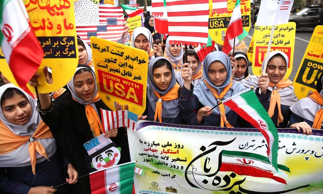 Estudantes iranianos participam de protesto no aniversário de 40 anos da invasão e tomada de reféns na embaixada dos Estados Unidos em Teerã Foto: WANA NEWS AGENCY / VIA REUTERS