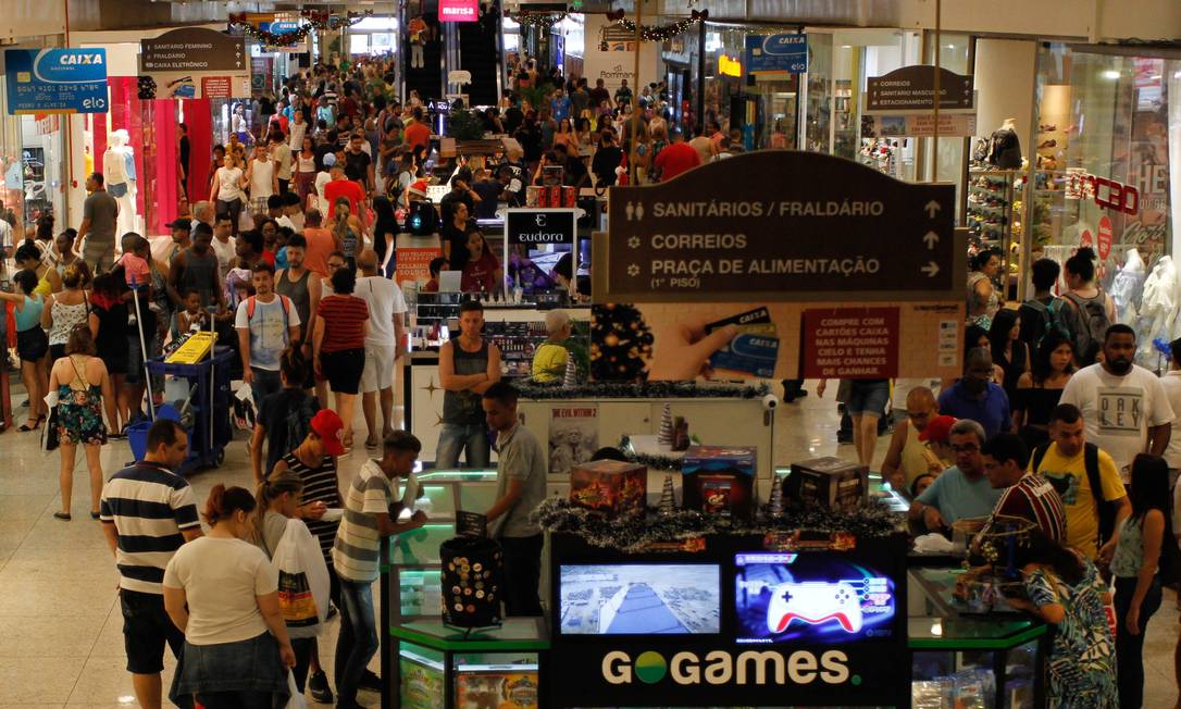 Movimentação do shopping no final do ano Foto: Pedro Teixeira / Agência O Globo