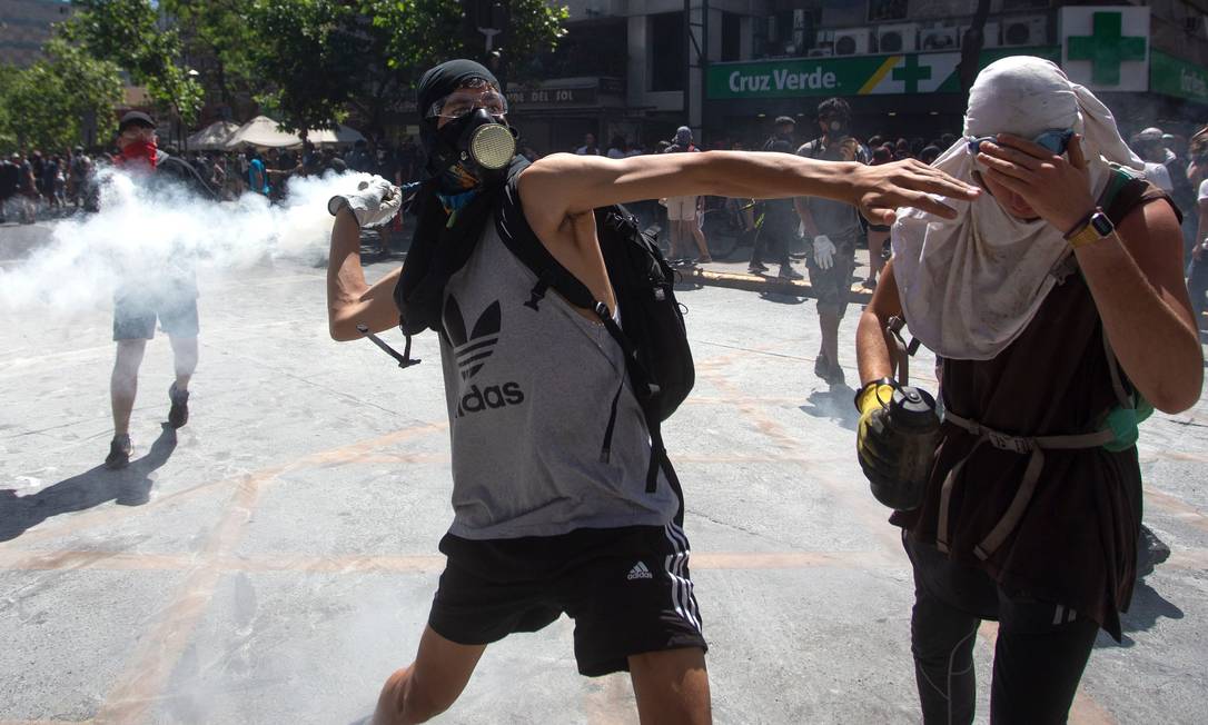 Protestos no Chile chegam aos bairros ricos de Santiago ...