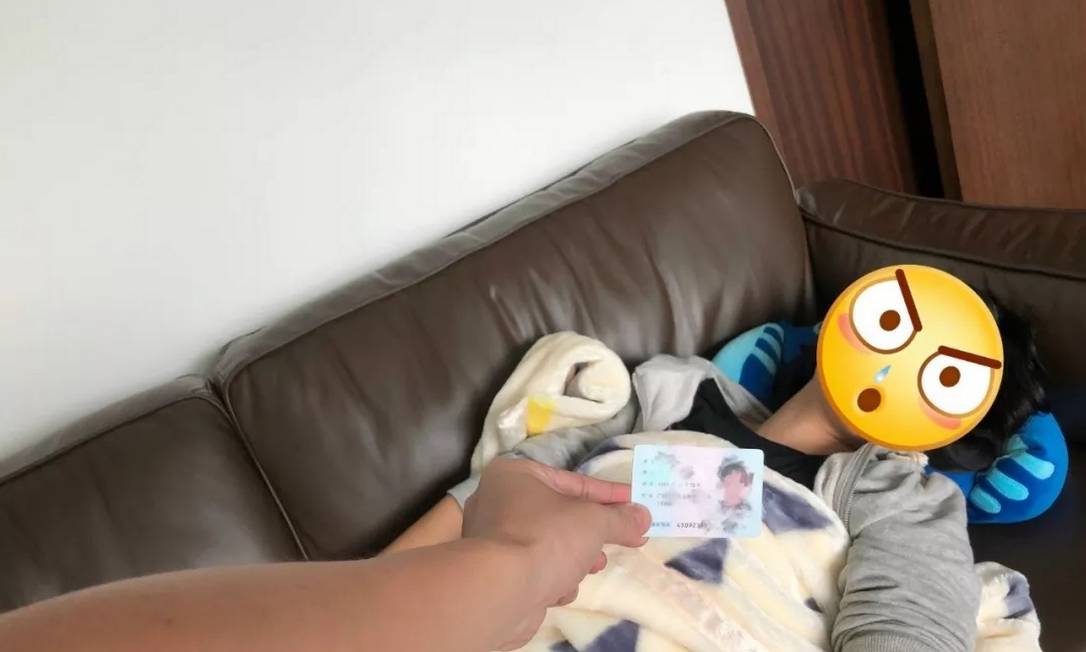 Jovem tenta burlar sistema de registro da Tencent usando documento da mãe enquanto ela dorme Foto: Tencent