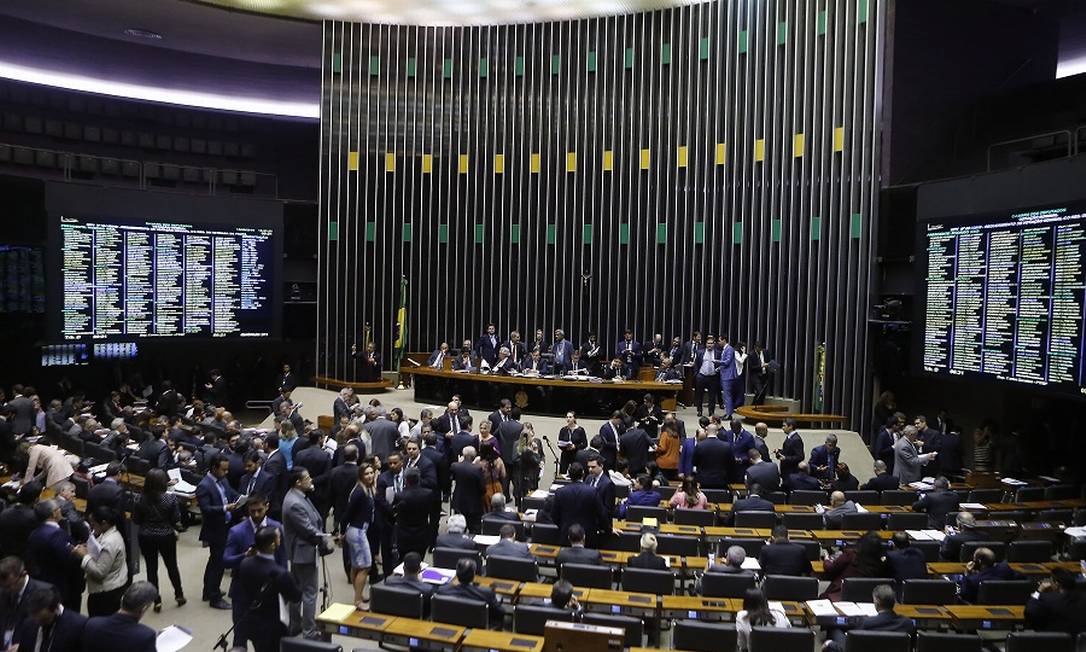 Câmara: votação da PEC enfrentará dificuldades Foto: Jorge William / Agência O Globo