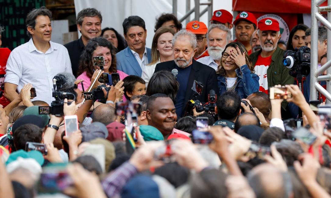 Resultado de imagem para Luiz Inácio Lula da Silva é libertado