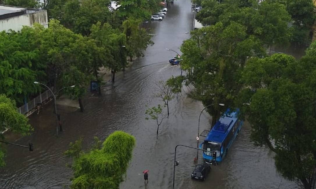 Rio Tem Chuva Muito Forte E Está Em Estágio De Atenção; Há Várias Ruas ...