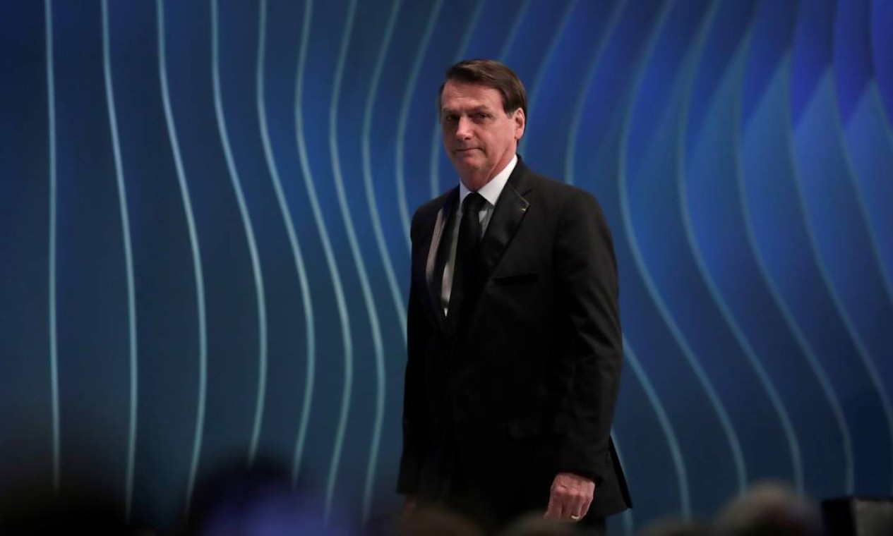 Jair Bolsonaro chega ao palco durante a cúpula do Brics Foto: UESLEI MARCELINO / REUTERS