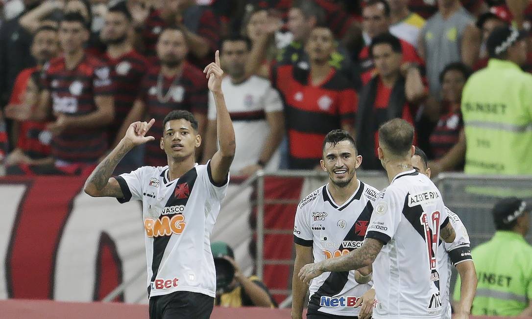 Marrony comemora o primeiro gol do Vasco Foto: ANTONIO SCORZA