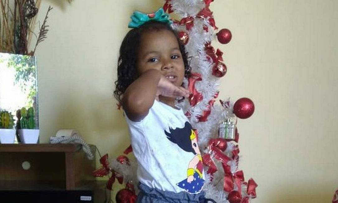 A menina Ketellen, de 5 anos, foi vítima de bala perdida Foto: Acervo pessoal
