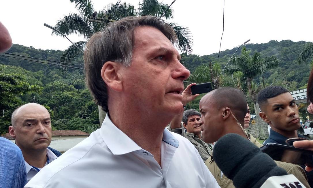 Em Guarujá, Bolsonaro confirma ida ao clássico Santos x São Paulo, apesar de protesto de torcidas - O Globo