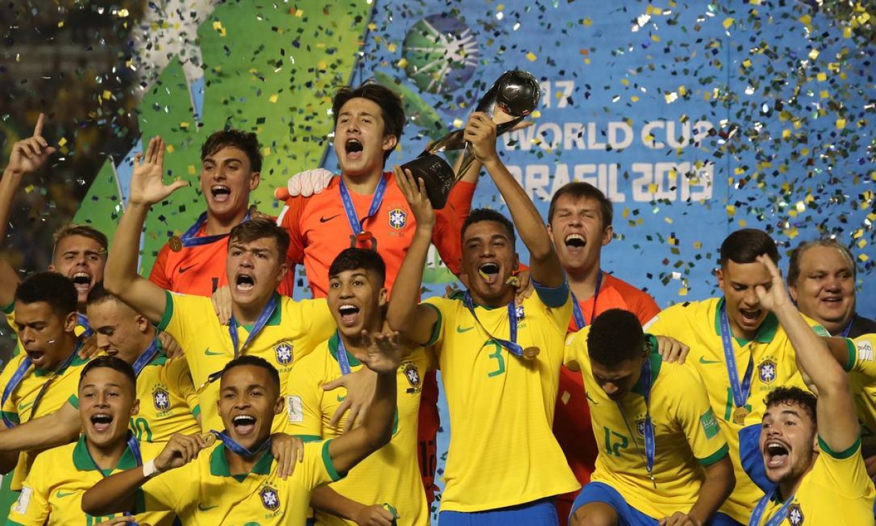 Com gols no fim, Brasil bate o México e conquista Copa do Mundo Sub-17