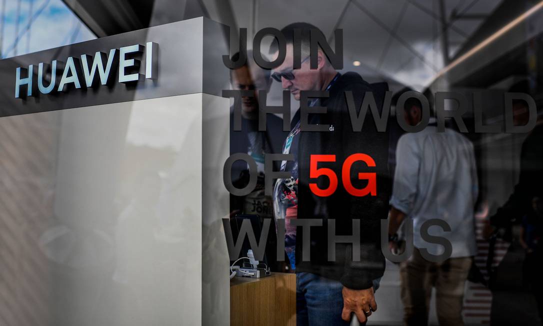A Huawei quer ser uma das líderes do 5G, mas Washington pressiona aliados a banir a companhia de suas redes Foto: PATRICIA DE MELO MOREIRA / AFP