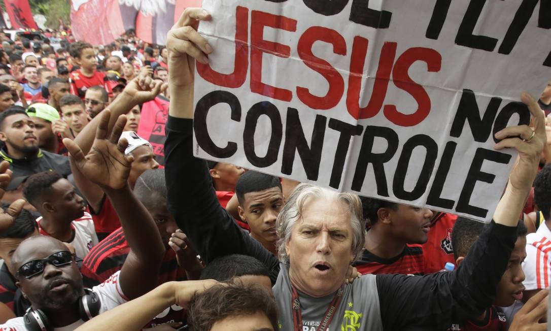 Sósia de Jorge Jesus faz sucesso entre os torcedores Foto: Antonio Scorza