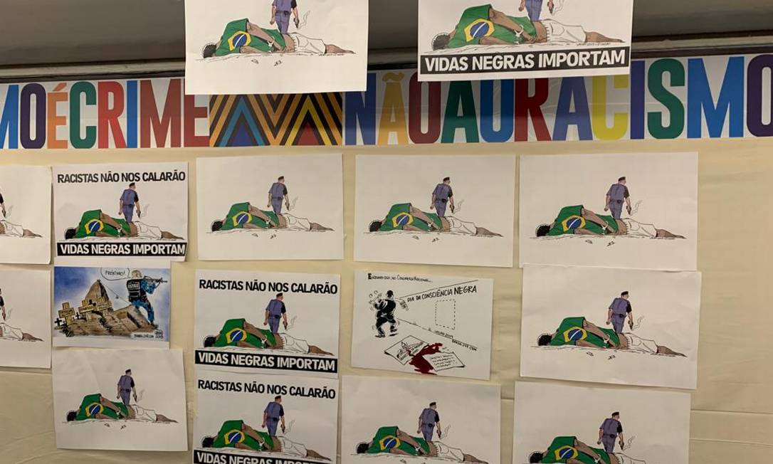 Oposição faz ato em repúdio a Coronel Tadeu e cola reproduções de cartaz quebrado Foto: Isabella Macedo